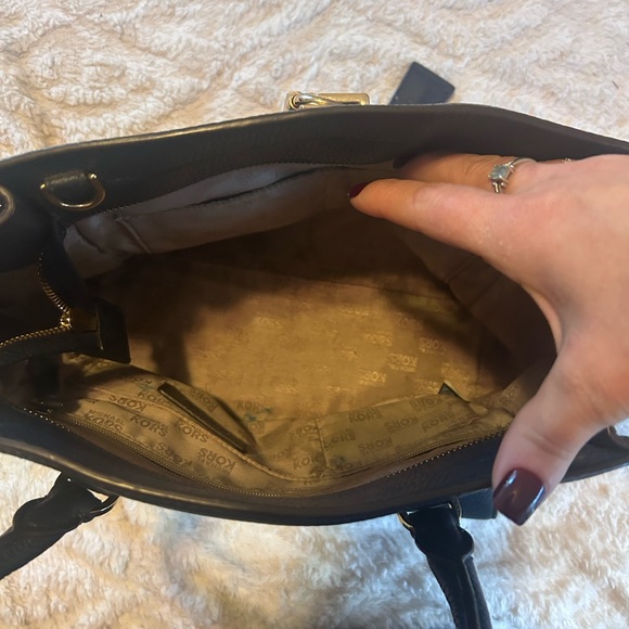 2 Michael Kors Bags - Picture 6 of 6